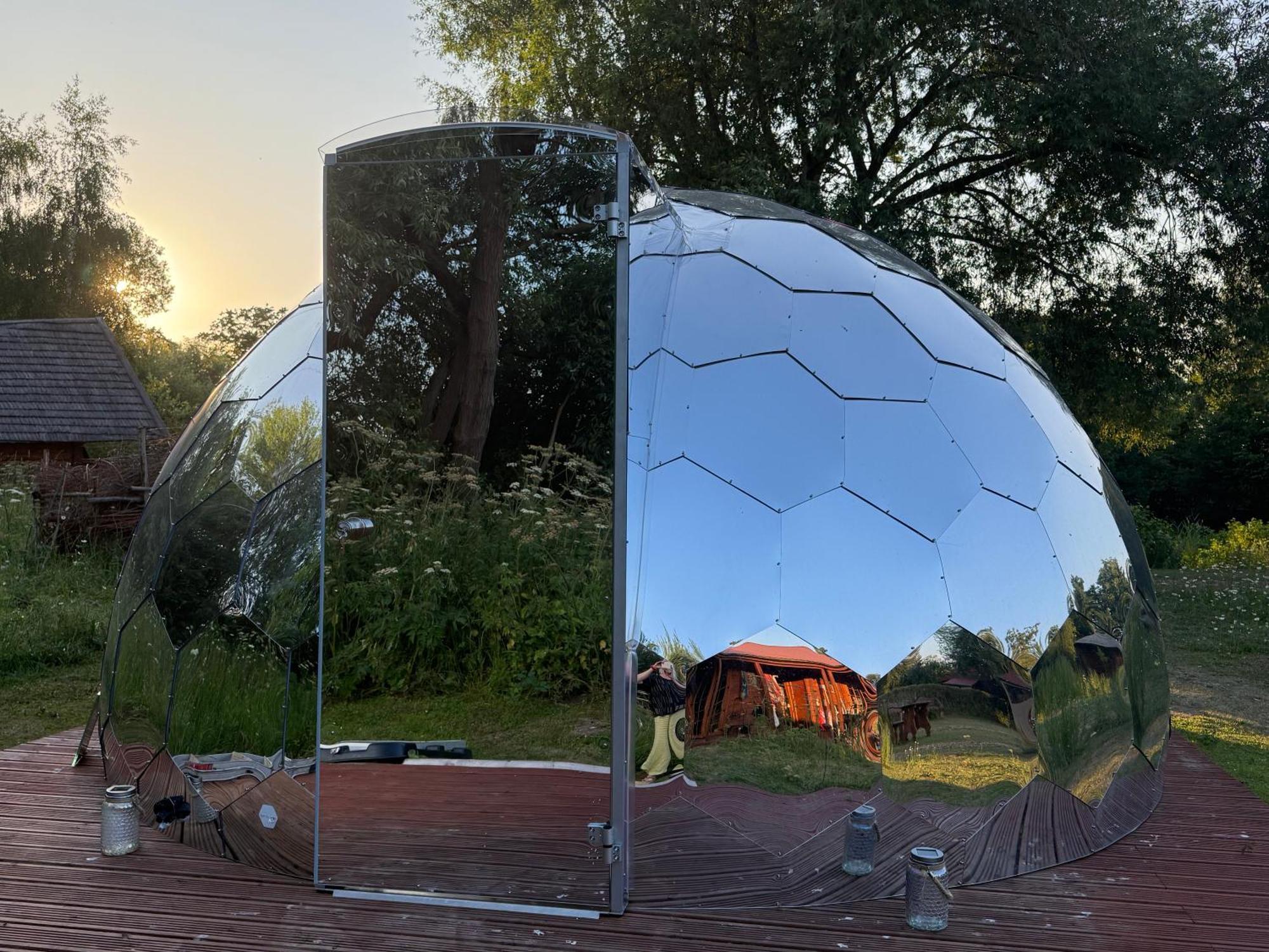 Acorn Glade Glamping York Villa — Photos 3